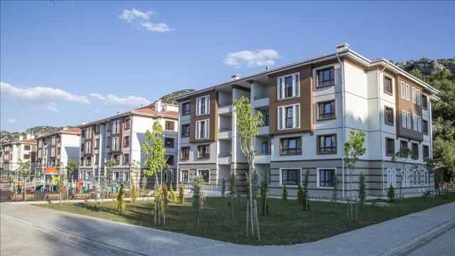 Yüzyılın Konut Projesi'ne yoğun ilgi: İlk gün 936 bin kişi b...