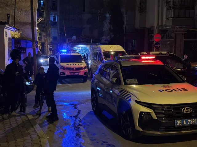İzmir'de silahlı saldırıya uğrayan 1 kişi öldü, 3 kişi yaral...