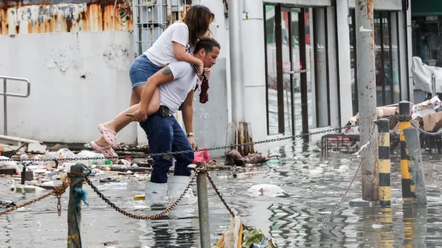 Filipinler'de Fung-wong Tayfunu Felaketi: Ölü Sayısı 27'ye Y...