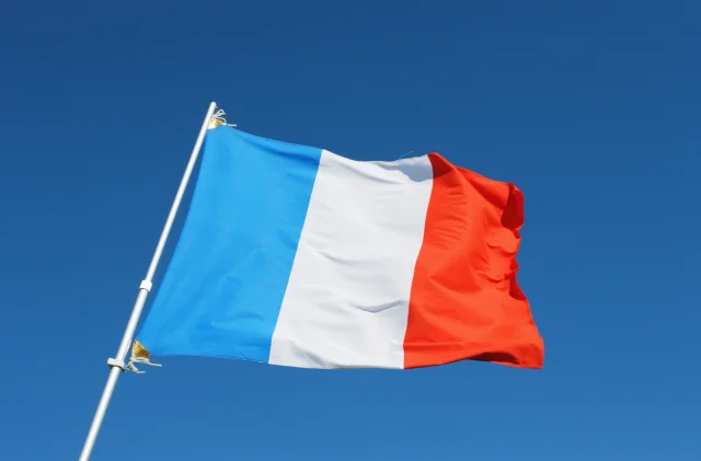 Fransız hükümetine göre 2015 saldırılarının yıl dönümünde ül...