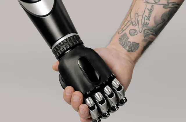 Japonya'da yapay zekayla oluşturduğu karakterle 'evlenen' kadın, 'eşinin' yok olmasından korkuyor