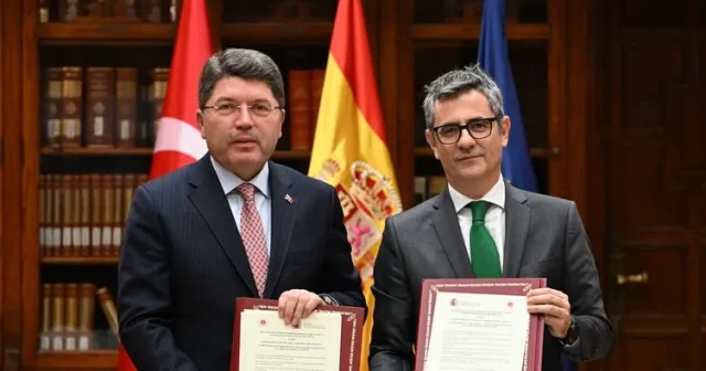 Tunç, OECD 10. Küresel Yuvarlak Masa Toplantısı'nda Türkiye'...