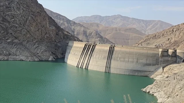 Tahran susuz kaldı: İran'da su krizi alarm veriyor!