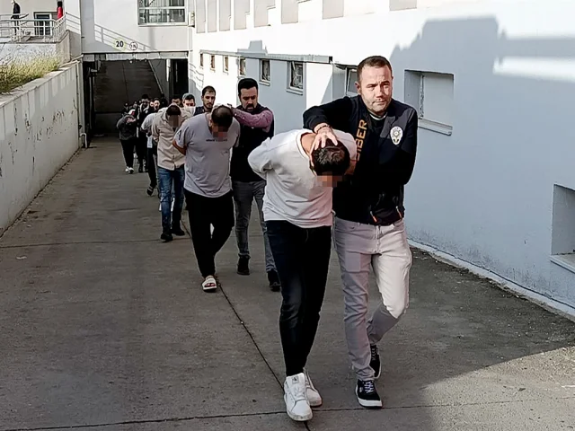 Adana'da Sazan Sarmalı Dolandırıcılığı: 35 Şüpheli Gözaltında, 24'ü Tutuklandı