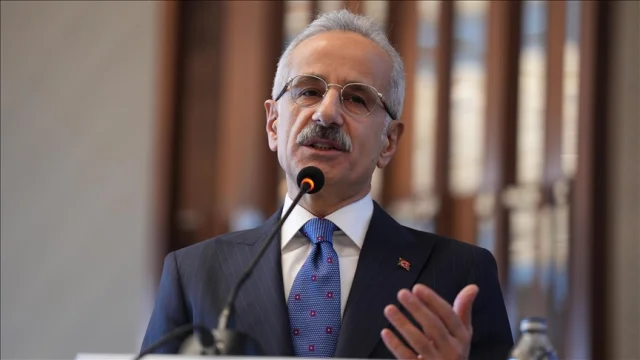 Bakan Uraloğlu, Adıyaman'da 350 bininci deprem konutunun tes...