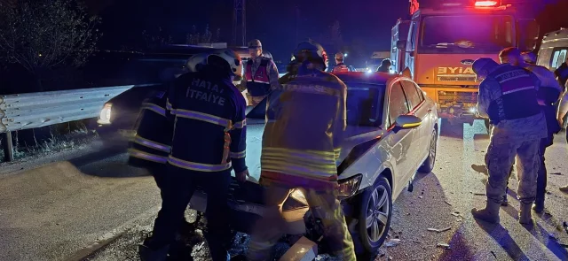 Hatay'da iki otomobil çarpıştı: 4 yaralı kazası detayları