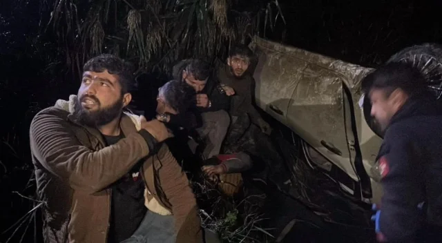 Hatay'da Polisten Kaçan Otomobil Devrildi: 9 Kaçak Göçmen Ya...