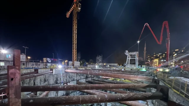 Beyoğlu'ndaki metro inşaatında iskele çökmesi sonucu yaralan...