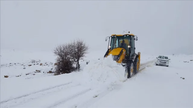 Ulaştırma ekiplerinin karla mücadele mesaisi başladı