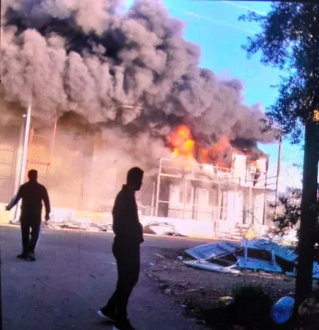 Antalya bahçe mobilyaları deposu yangını söndürüldü