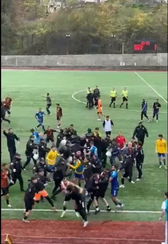 Artvin'de amatör maçta çıkan kavga maçın ertelenmesine yol a...