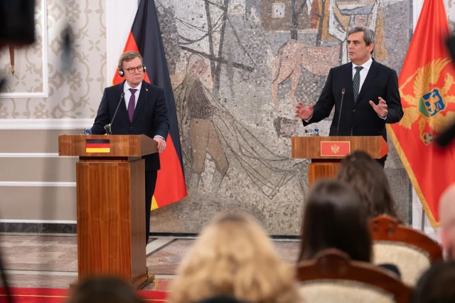 Karadağ, Türkiye ile Vizesiz Seyahati Yeniden Başlatmaya Haz...