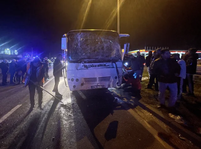 Bolu'da 3 işçi servisinin karıştığı kazada 11 kişi yaralandı