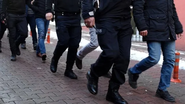 İzmir ve Kocaeli'de Suç Örgütüne Operasyon: 14 Şüpheli Yakal...