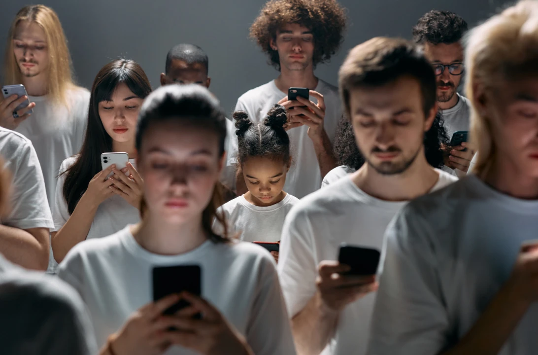 2025'in kelimesi ''parasosyal'', neden hepimiz birine bağlanmış gibi hissediyoruz? 