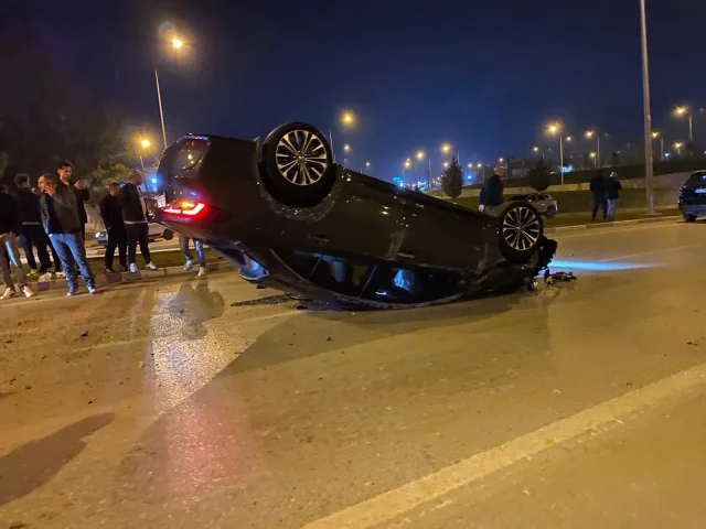 Bursa İnegöl'de iki otomobilin çarpıştığı kaza: 2 yaralı