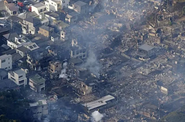 Japonya'da yangın: 170'ten fazla bina hasar gördü, 1 kişi ka...