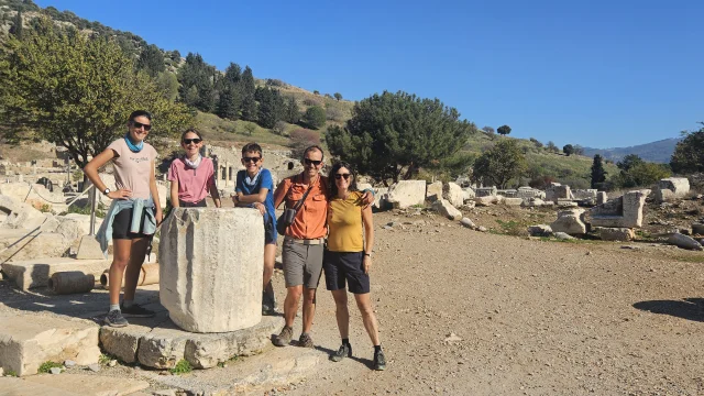 Bisikletle dünya turuna çıkan Fransız ailenin durağı İzmir oldu