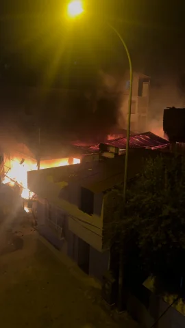 İki katlı prefabrik ev yangını Adana'da küle döndü