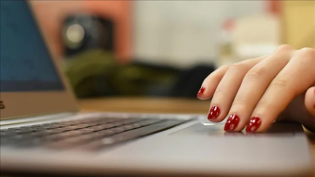 Kadınlar, yapay zekadan kaynaklı iş kaybı riskinde önde