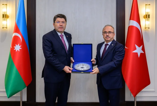 Bakan Tunç Bakü Büyükelçiliği ziyareti ve temasları