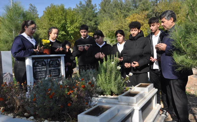 Deprem şehidi öğretmen, Öğretmenler Günü'nde anıldı