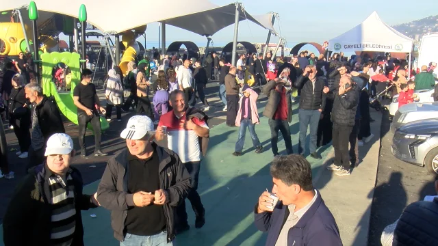 Rize Hamsi Festivali'nde 2 ton balık iki saatte tükendi