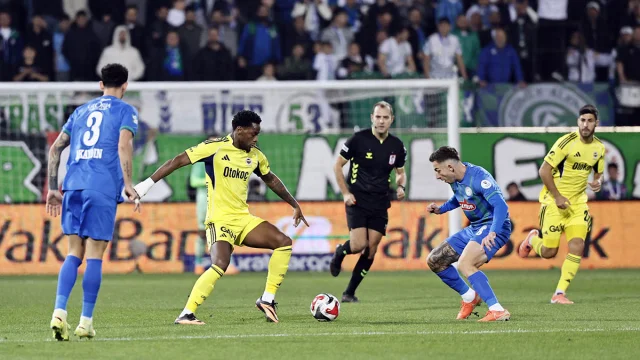 Fenerbahçe, Çaykur Rizespor'u 5-2 Mağlup Etti