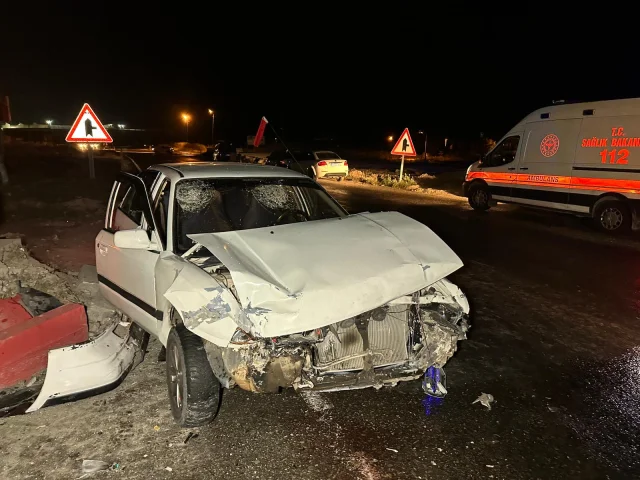 Uşak'ta İki Otomobil Çarpıştı: 10 Yaralı