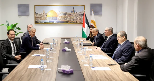 Eski İngiltere Başbakanı Tony Blair, Filistin'de yetkililerl...