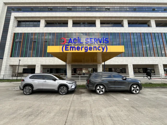 Aranan şüpheli polise bıçakla direnince vuruldu