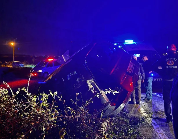 Sakarya Akyazı'da Trafik Kazası: 1 Ölü, 2 Yaralı