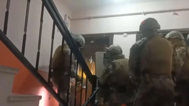 Sultanbeyli'de Suç Örgütüne Yönelik Operasyonda 13 Kişi Tutu...