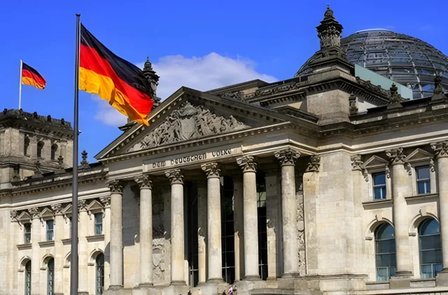 Almanya ekonomisi büyüyemedi: Tüketim daralıyor, ihracat düş...