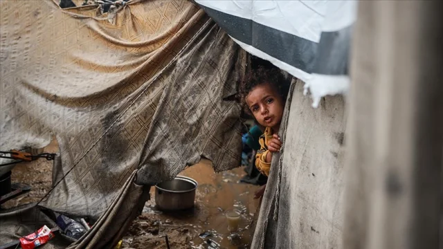 Gazze'de şiddetli yağış çadırları vurdu: Büyük hasar