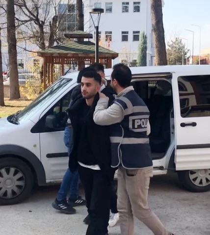 Afyonkarahisar'da Telefon Dolandırıcılığı Operasyonu: 2 Tutuklama