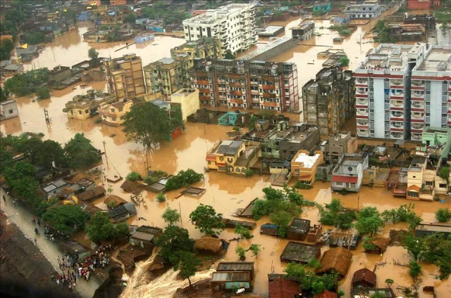 Tayland'ı vuran sel felaketinde can kaybı 82'ye yükseldi