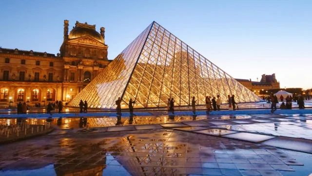 Fransa'da Louvre Müzesi'nin Giriş Ücretleri 2026'da Artacak