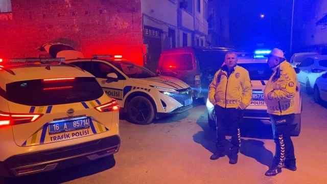 Bursa'da 'Dur' İhtarına Uymayan Sürücü Polisin Takibi Sonucu...