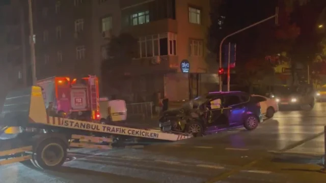 Bayrampaşa'da Ters Yöne Giren Otobüs Kazaya Sebep Oldu: 3 Ya...