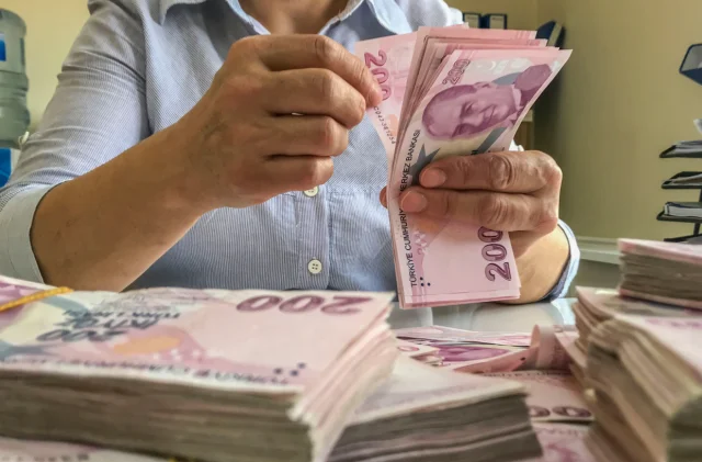 KKM bakiyesi ekimde 3,5 milyar dolara geriledi