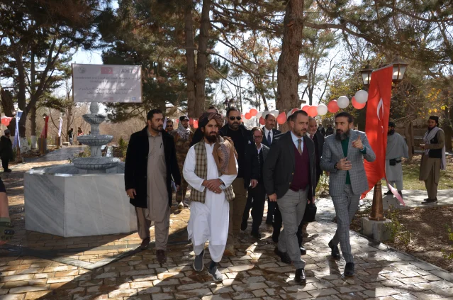 Gazneli Sultan Mahmud Türbesi Yenilenen Çevresiyle Ziyaretçi...