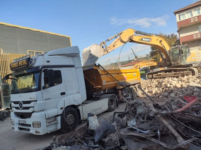 Kocaeli Dilovası'nda Yangın Faciasının Yaşandığı Fabrika Yıkıldı