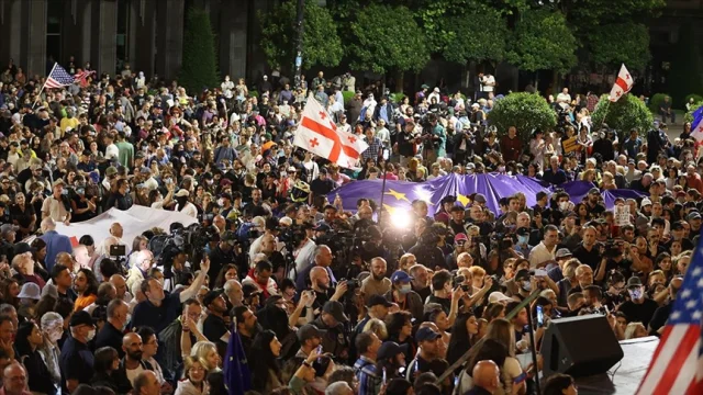 Gürcistan'da Meydanlar Doldu! AB Kararına Tepki Dinmiyor