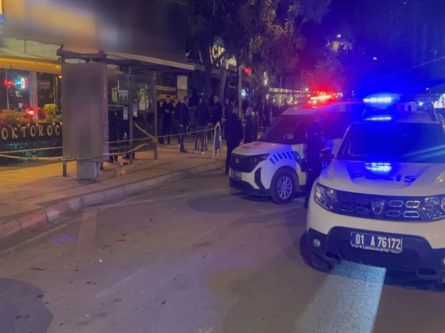 Adana'da Restorana Silahlı Saldırı: Motosikletli Saldırganlar Aranıyor