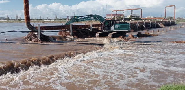 Çanakkale'de kuvvetli yağış nedeniyle Tuzla Çayı taştı