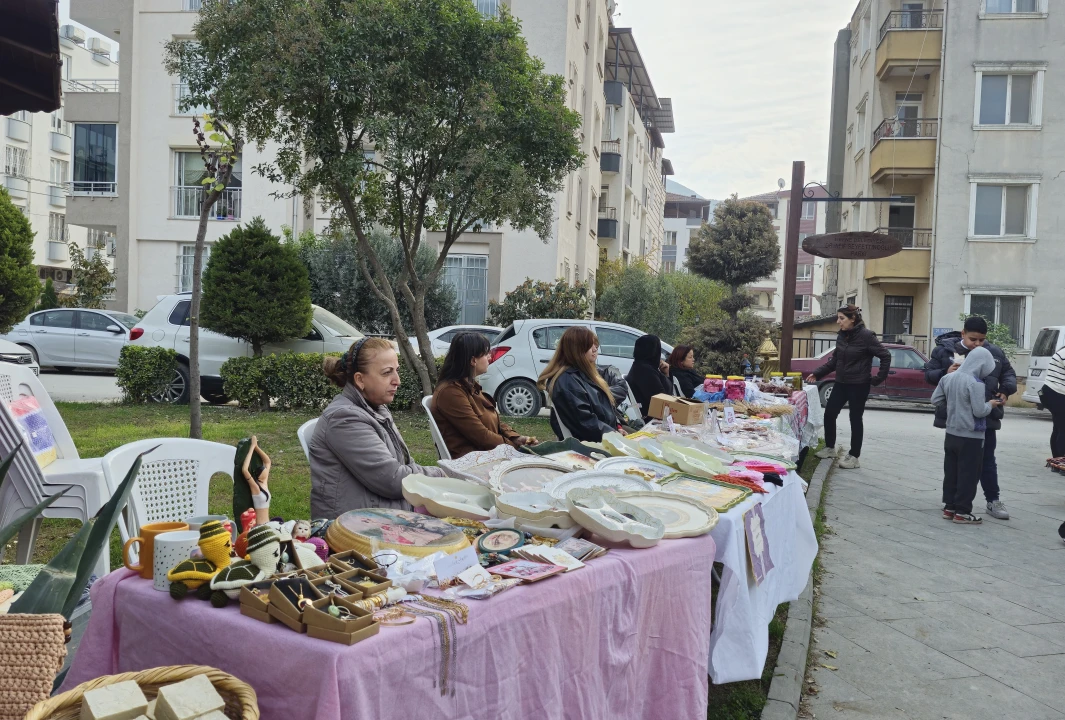Hatay'da depremden etkilenen kadın girişimciler ürünlerini sergiledi