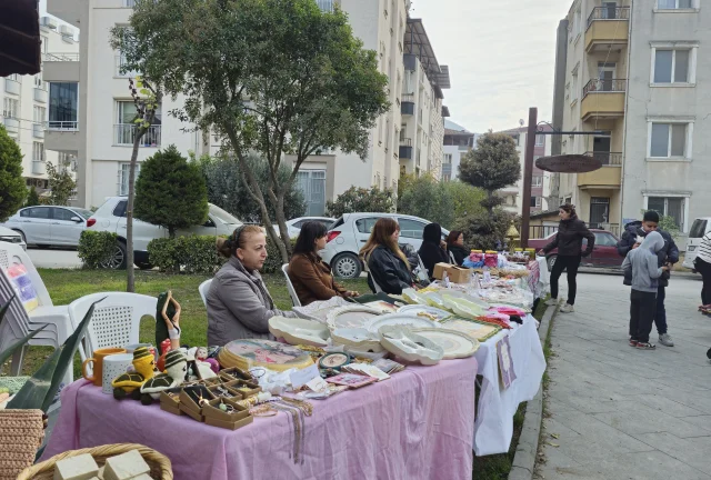 Hatay'da depremden etkilenen kadın girişimciler ürünlerini sergiledi