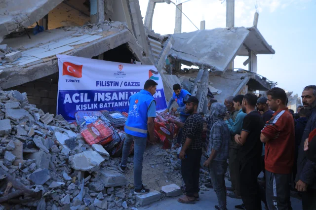 Türkiye Diyanet Vakfı, Gazze'de 5 bin aileye kışlık battaniye dağıttı