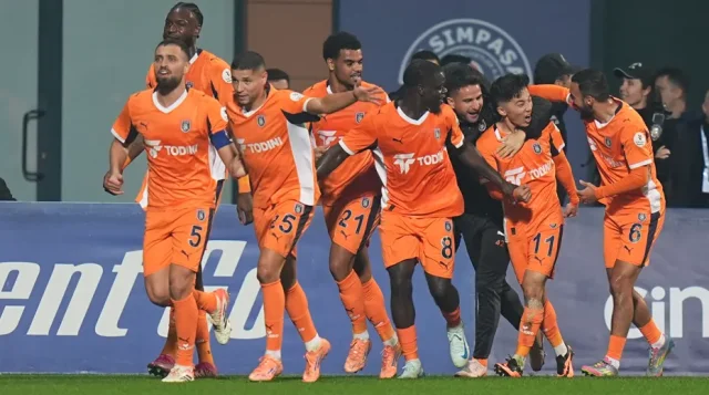Başakşehir Deplasmanda Güldü: 10 Kişiyle 3 Puan